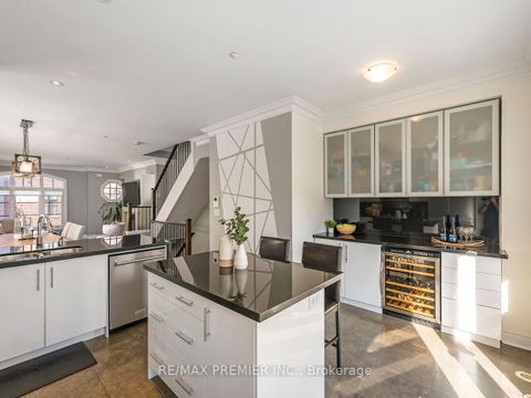 Photo 11 at 1 Powseland Crescent, West Woodbridge, Vaughan