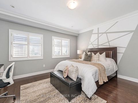 Photo 25 at 1 Powseland Crescent, West Woodbridge, Vaughan