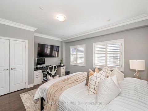 Photo 26 at 1 Powseland Crescent, West Woodbridge, Vaughan