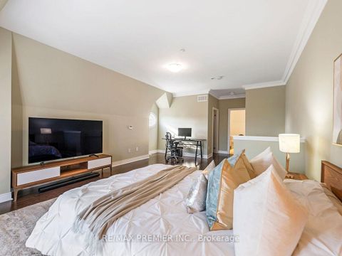 Photo 36 at 1 Powseland Crescent, West Woodbridge, Vaughan