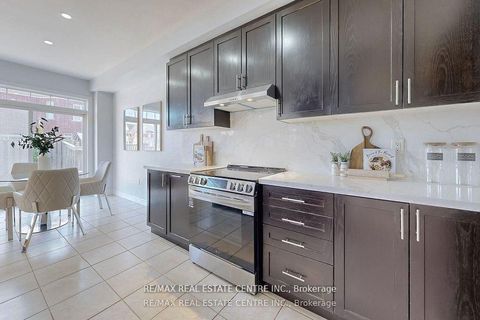 Photo 9 at 84 Betony Drive, Oak Ridges, Richmond Hill