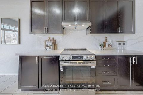 Photo 10 at 84 Betony Drive, Oak Ridges, Richmond Hill