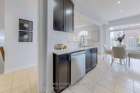 Photo 11 at 84 Betony Drive, Oak Ridges, Richmond Hill