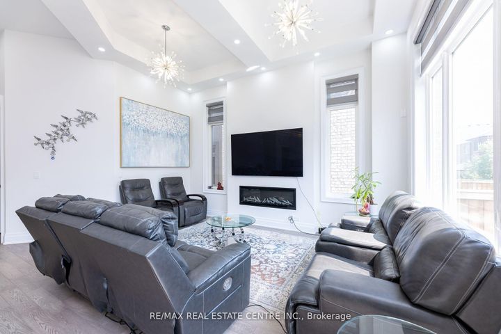 Photo 11 at 3422 Post Road N, GO Glenorchy, Oakville