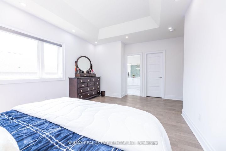 Photo 27 at 3422 Post Road N, GO Glenorchy, Oakville