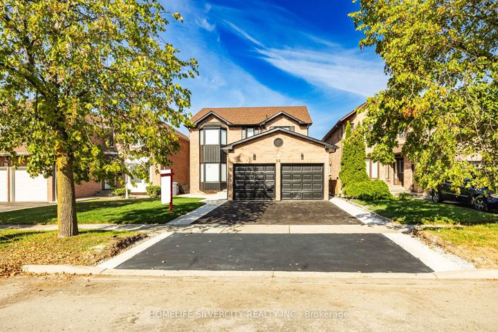 Photo 2 at 64 Clydesdale Circle, Fletcher's Creek South, Brampton