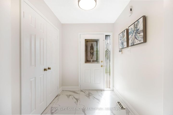Photo 4 at 64 Clydesdale Circle, Fletcher's Creek South, Brampton
