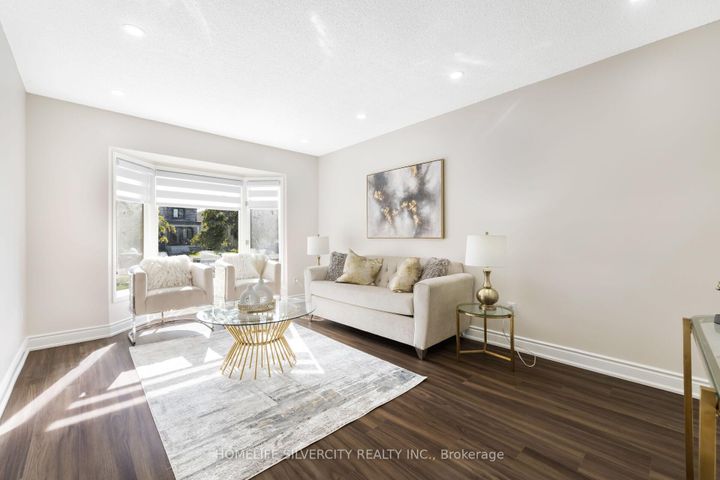 Photo 6 at 64 Clydesdale Circle, Fletcher's Creek South, Brampton