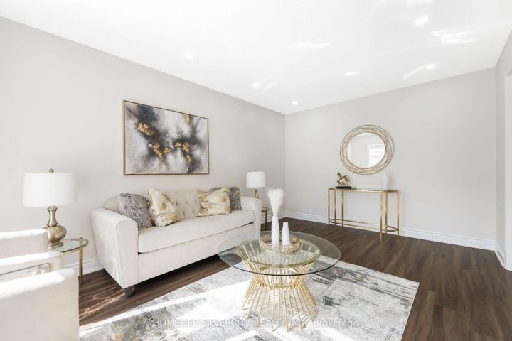 Photo 7 at 64 Clydesdale Circle, Fletcher's Creek South, Brampton