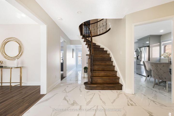 Photo 8 at 64 Clydesdale Circle, Fletcher's Creek South, Brampton