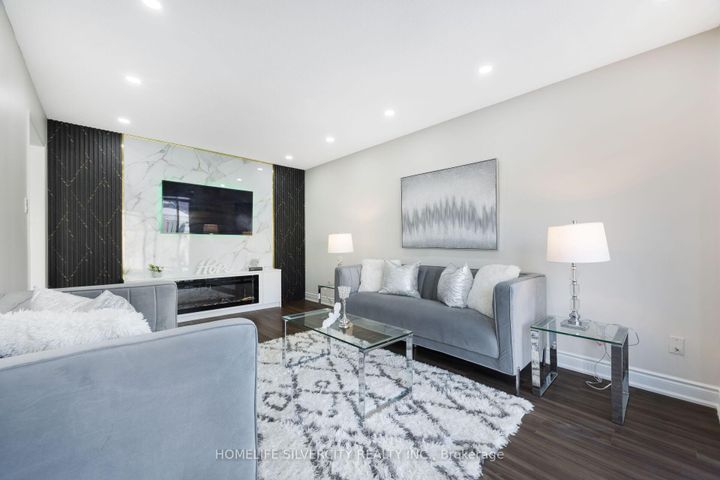 Photo 10 at 64 Clydesdale Circle, Fletcher's Creek South, Brampton