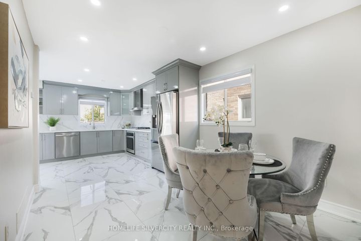 Photo 13 at 64 Clydesdale Circle, Fletcher's Creek South, Brampton