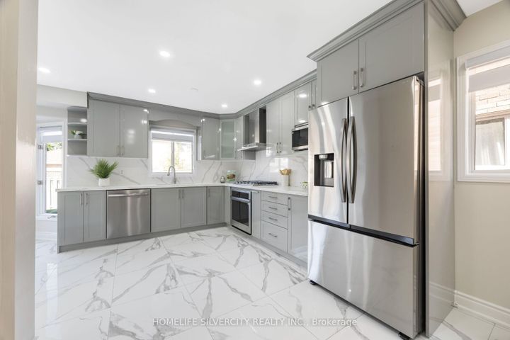 Photo 14 at 64 Clydesdale Circle, Fletcher's Creek South, Brampton