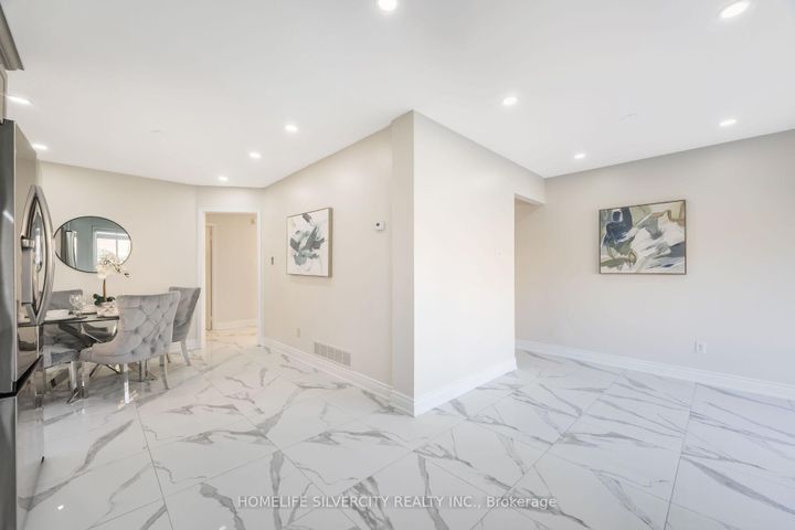 Photo 16 at 64 Clydesdale Circle, Fletcher's Creek South, Brampton