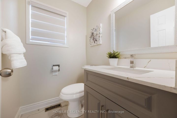 Photo 17 at 64 Clydesdale Circle, Fletcher's Creek South, Brampton