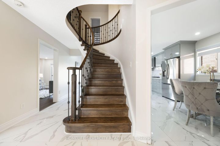 Photo 19 at 64 Clydesdale Circle, Fletcher's Creek South, Brampton