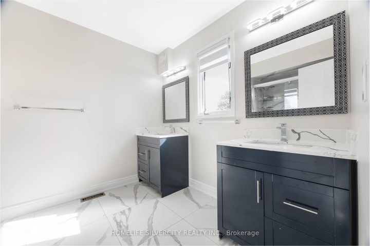 Photo 23 at 64 Clydesdale Circle, Fletcher's Creek South, Brampton