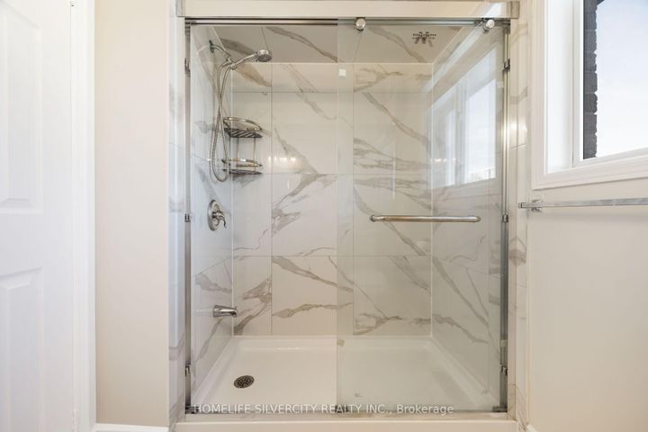 Photo 34 at 64 Clydesdale Circle, Fletcher's Creek South, Brampton