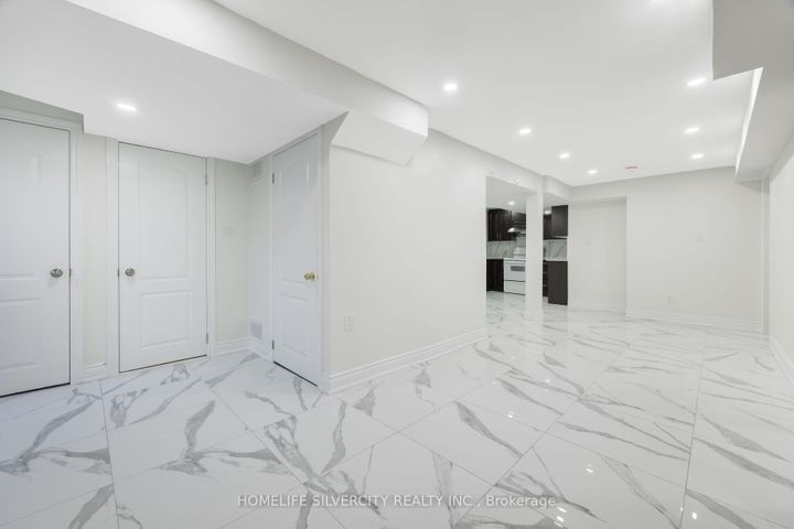 Photo 36 at 64 Clydesdale Circle, Fletcher's Creek South, Brampton