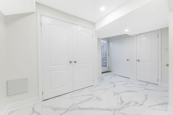 Photo 43 at 64 Clydesdale Circle, Fletcher's Creek South, Brampton