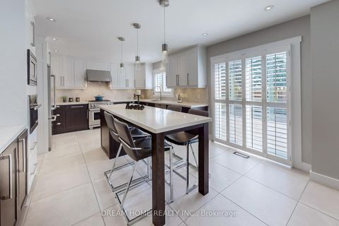 Photo 6 at 47 Venetian Crescent, East Woodbridge, Vaughan Photo 6 at 47 Venetian Crescent, East Woodbridge, Vaughan