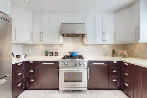 Photo 8 at 47 Venetian Crescent, East Woodbridge, Vaughan