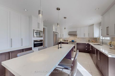 Photo 10 at 47 Venetian Crescent, East Woodbridge, Vaughan