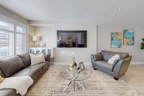 Photo 11 at 47 Venetian Crescent, East Woodbridge, Vaughan