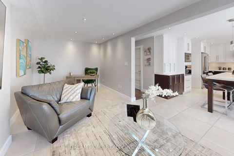 Photo 12 at 47 Venetian Crescent, East Woodbridge, Vaughan