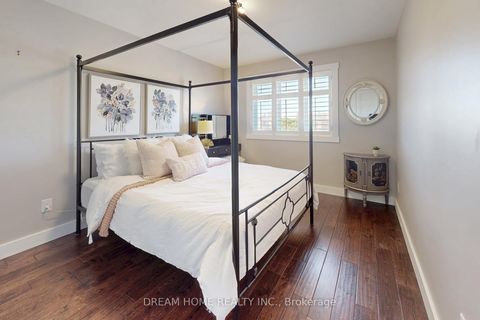 Photo 24 at 47 Venetian Crescent, East Woodbridge, Vaughan