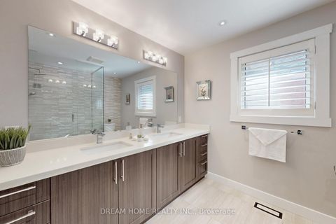 Photo 25 at 47 Venetian Crescent, East Woodbridge, Vaughan