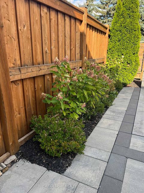 Photo 31 at 47 Venetian Crescent, East Woodbridge, Vaughan