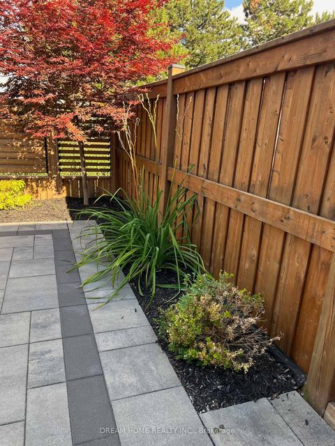 Photo 32 at 47 Venetian Crescent, East Woodbridge, Vaughan