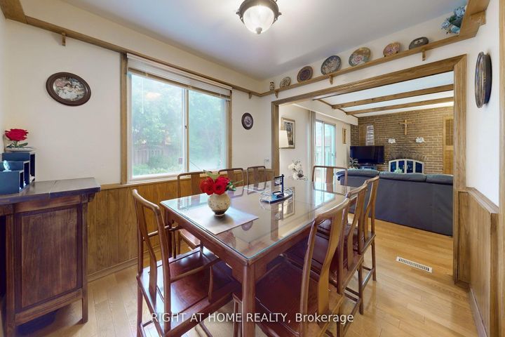 Photo 13 at 1924 Steepbank Crescent, Applewood, Mississauga
