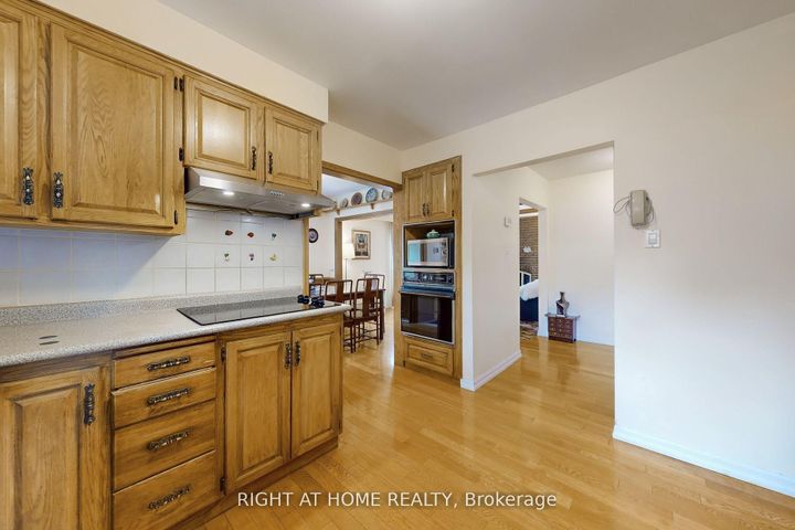 Photo 17 at 1924 Steepbank Crescent, Applewood, Mississauga