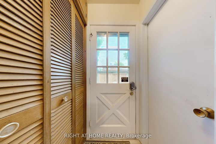 Photo 19 at 1924 Steepbank Crescent, Applewood, Mississauga