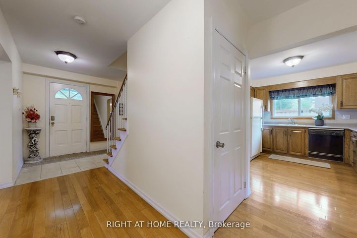 Photo 20 at 1924 Steepbank Crescent, Applewood, Mississauga