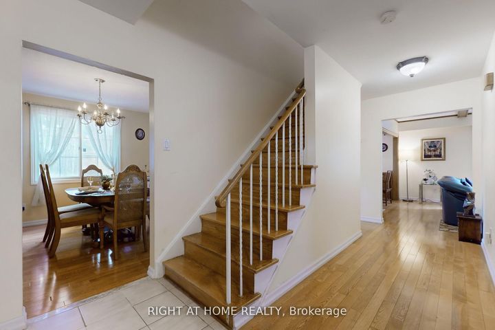Photo 22 at 1924 Steepbank Crescent, Applewood, Mississauga