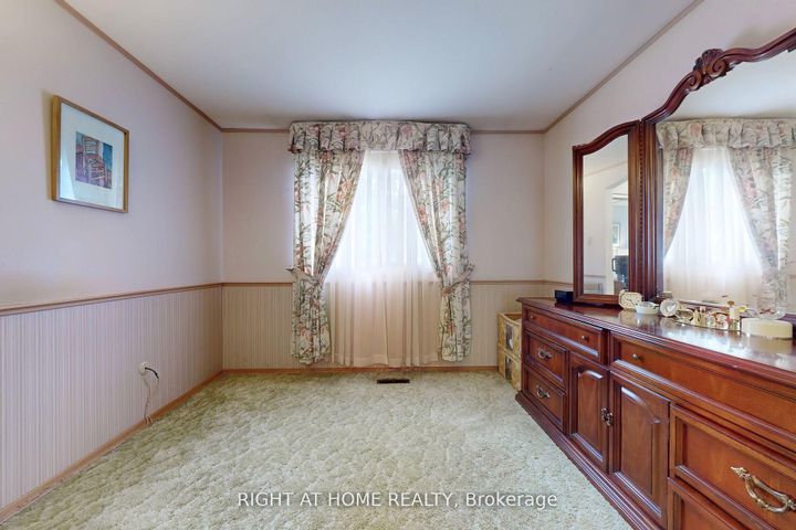 Photo 25 at 1924 Steepbank Crescent, Applewood, Mississauga
