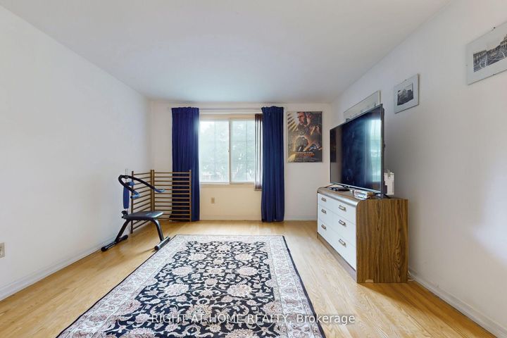 Photo 31 at 1924 Steepbank Crescent, Applewood, Mississauga