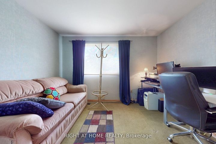 Photo 32 at 1924 Steepbank Crescent, Applewood, Mississauga