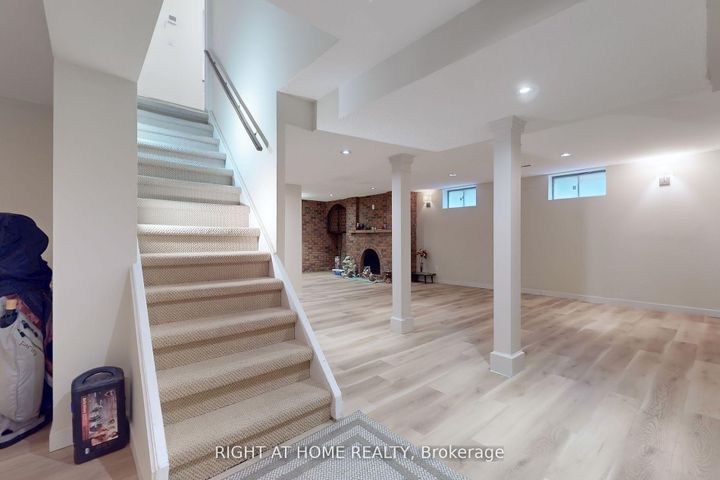 Photo 35 at 1924 Steepbank Crescent, Applewood, Mississauga