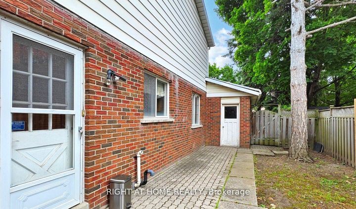 Photo 40 at 1924 Steepbank Crescent, Applewood, Mississauga