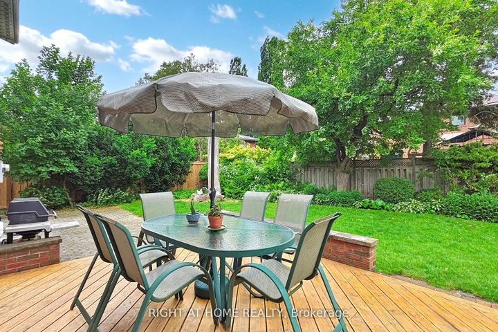 Photo 41 at 1924 Steepbank Crescent, Applewood, Mississauga