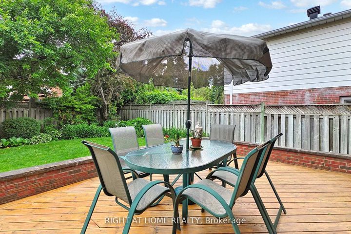 Photo 42 at 1924 Steepbank Crescent, Applewood, Mississauga