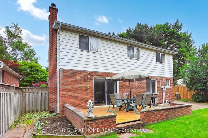Photo 43 at 1924 Steepbank Crescent, Applewood, Mississauga