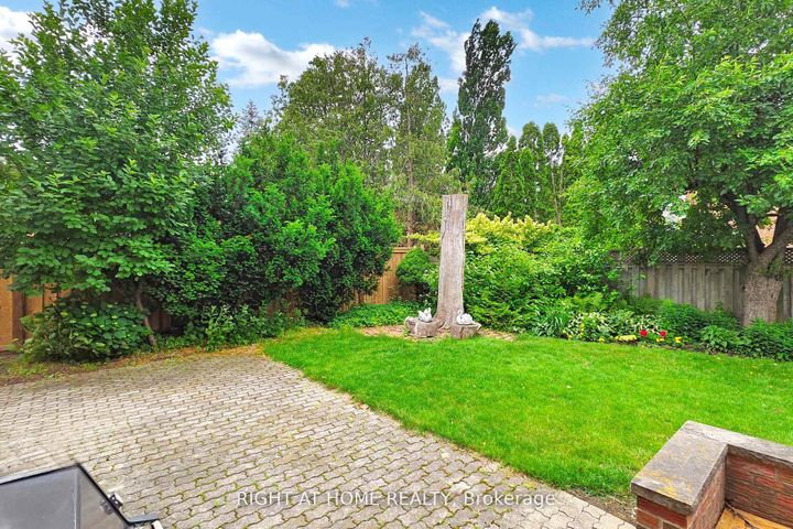 Photo 44 at 1924 Steepbank Crescent, Applewood, Mississauga