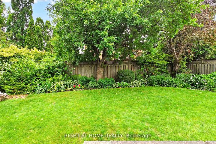 Photo 46 at 1924 Steepbank Crescent, Applewood, Mississauga