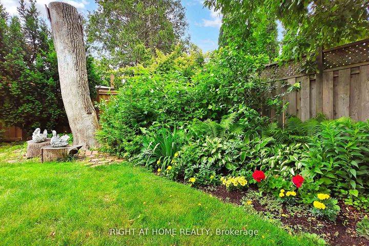 Photo 47 at 1924 Steepbank Crescent, Applewood, Mississauga
