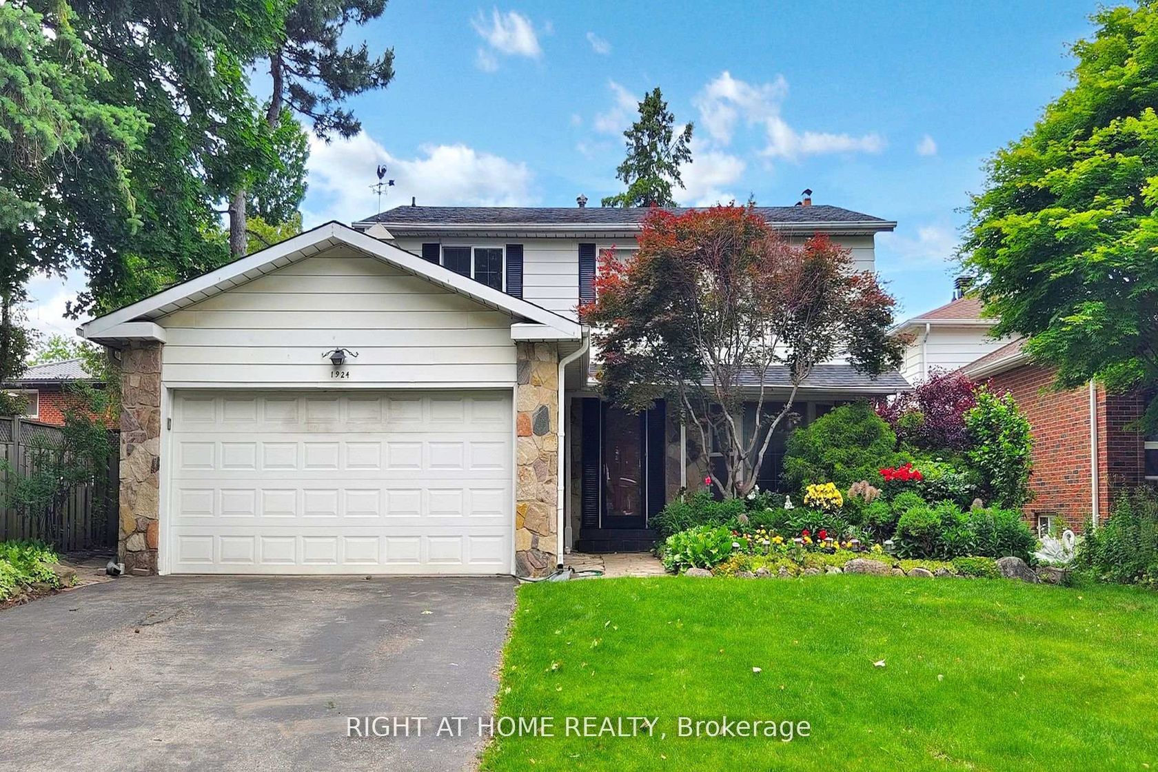 1924 Steepbank Crescent, Applewood, Mississauga 2